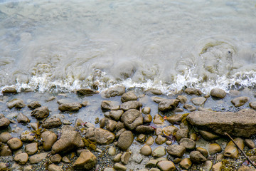 Seeufer mit Kieselboden