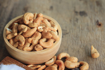 Fototapeta na wymiar cashew nuts with salt