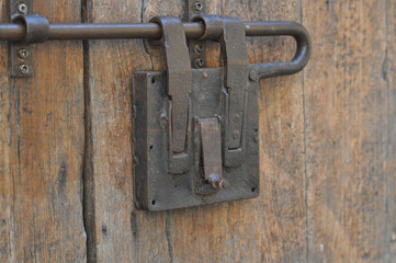 chiavistello  vecchia porta