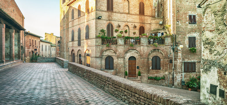 Fototapeta Panoramic street view in Certaldo, Italy.