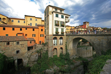 Fototapeta na wymiar Toscana,Arezzo,il paese di Loro Ciuffenna.