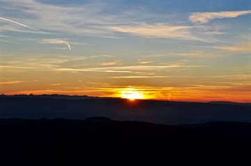 Fototapeta na wymiar Blick vom Uetliberg auf den Sonnenuntergang im Aargau