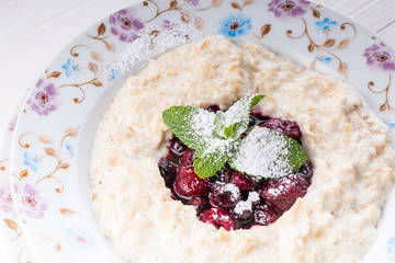 oatmeal with berries