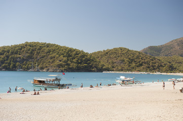 Oludeniz, błękitna laguna z plażą i górami, Turcja © pabisiak