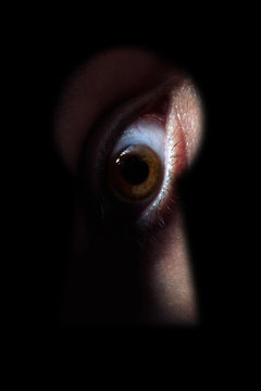 Eye spying through the keyhole