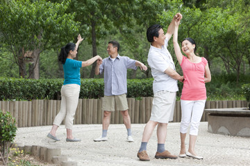 Obraz premium Senior couple in park