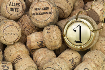 viele Champagnerkorken Jubiläum 1 Jahr
