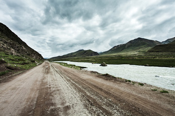 Fototapeta na wymiar Dirt road in Tibet, China