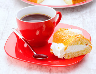 roscón de Reyes and coffee