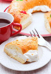 roscón de Reyes and coffee