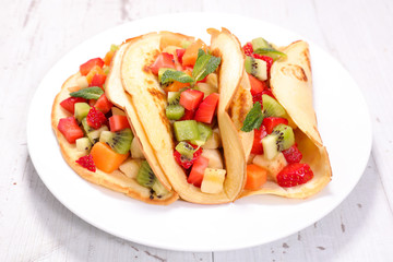 crepe with fruits