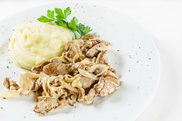 meat with mashed potatoes