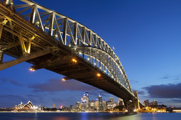 Naklejka premium Harbour Bridge and Sydney skyline, Australia at night