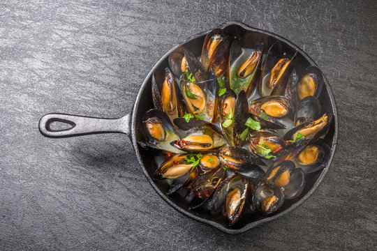 ムール貝のワイン煮 Butter wine steaming of the mussel