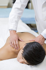 Obraz na płótnie Canvas Patient receiving shoulder massaging