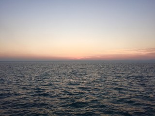 tramonto con onde