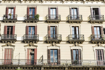 Fototapeta na wymiar Classic residential building, Barcelona