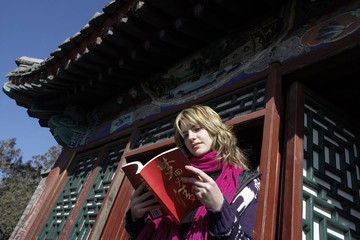 Obraz na płótnie Canvas Woman Reading A Book The Forbidden City