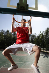 Young Man Playing Basketball © Blue Jean Images