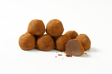 Cocoa dusted chocolate truffles