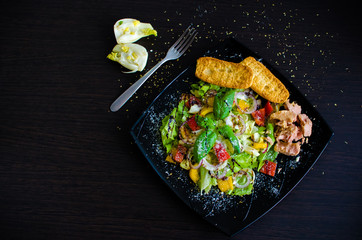 Fresh vegetable salad with bread, tuna and fennel