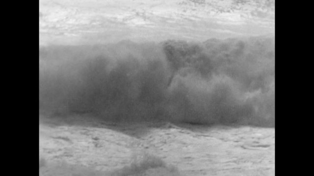 Turbulent  waves in sea