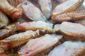 皿盛りされた焼き毛蟹