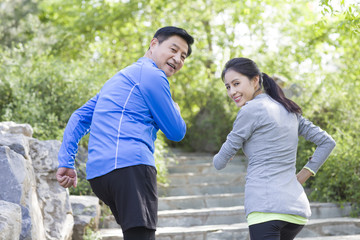 Obraz premium Happy mature couple running in park