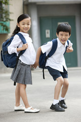Obraz premium Children coming home from school