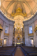 Fototapeta na wymiar ポルトのクレリゴス教会内部