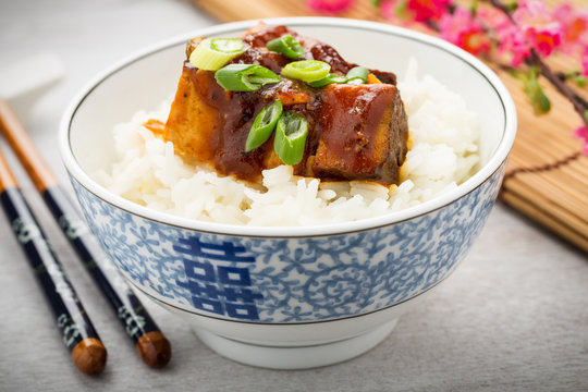 Barbecue-Tofu mit Reis - barbecue tofu with rice