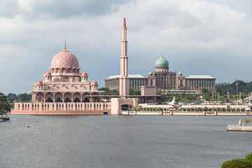 Fototapeta na wymiar Putra Mosque, Perdana Putra and Dataran Putra in Putrajaya