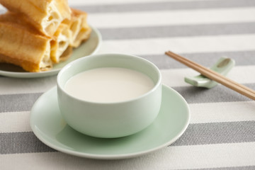 Soybean milk and fried sticks