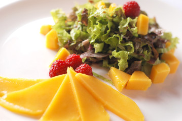 mango salad with raspberry