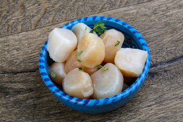 Raw scallops