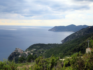 Fototapeta na wymiar Blick aufC orniglia am Küstenstreifen Cinque Terre