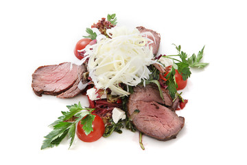 Vegetables salad with roast beef