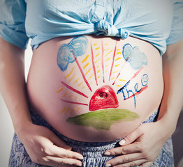 Babybauch mit K&ouml;rpermalerei