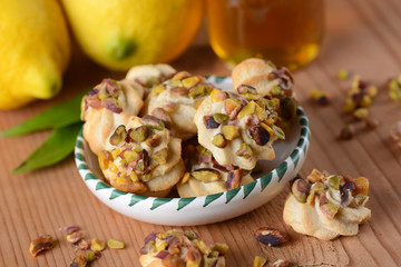 biscotti fatti in casa al miele, limone e pistacchio