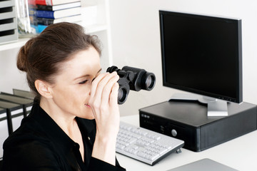 Frau mit Blick voraus