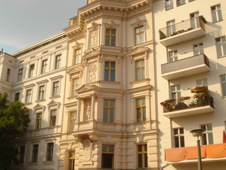 Fototapeta na wymiar Berlino Est, facciata di un palazzo