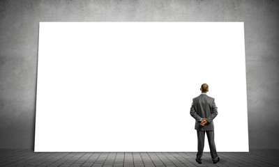 Obraz premium Businessman and big billboard