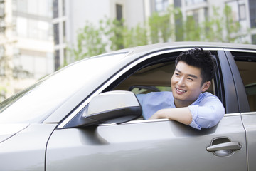 Naklejka premium Young man driving car