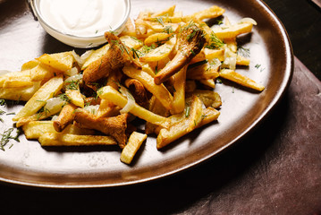 fried potatoes with mushrooms