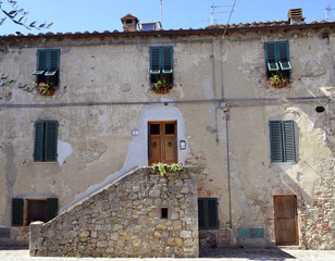 Fachada casa en la Toscana