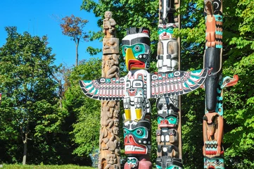 Zelfklevend Fotobehang Totem in Vancouver Stanley Park, British Columbia, Canada © brizardh
