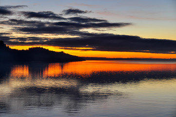 Fototapeta na wymiar Sunset on Villarrica's lake from Pucon's Beach, Chile
