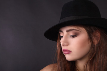 Beautiful woman in retro style with black mafia hat - Stock Image