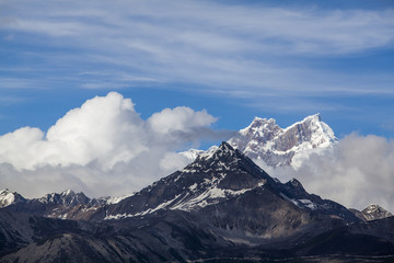 Fototapeta na wymiar Blue sky and snow mountains in Tibet, China