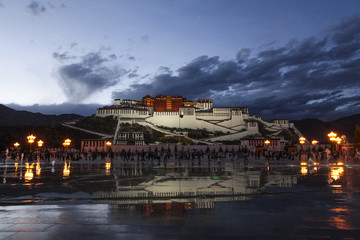 Fototapeta na wymiar Potala Palace in Tibet, China